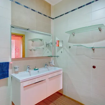 シーフロント アパート *