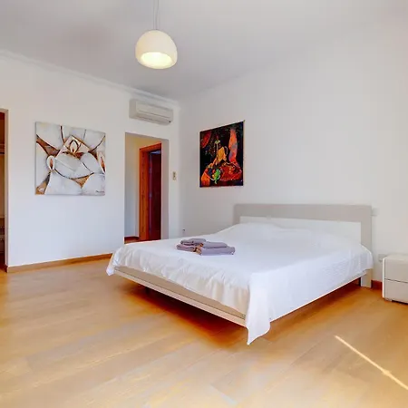 Seafront Apartment *