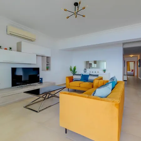 Seafront Apartment *