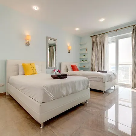 Seafront Apartment *