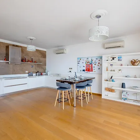 Apartment Seafront *
