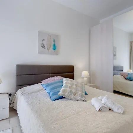 Seafront Apartment *