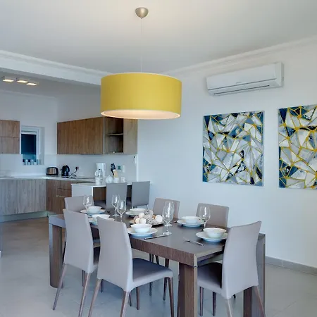 斯利马海滨公寓 *