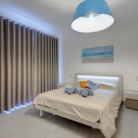 斯利马海滨公寓 *