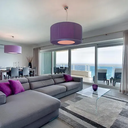 Seafront Apartment *
