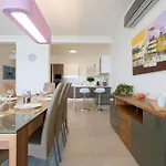 Seafront By Buena Vista Apartment
